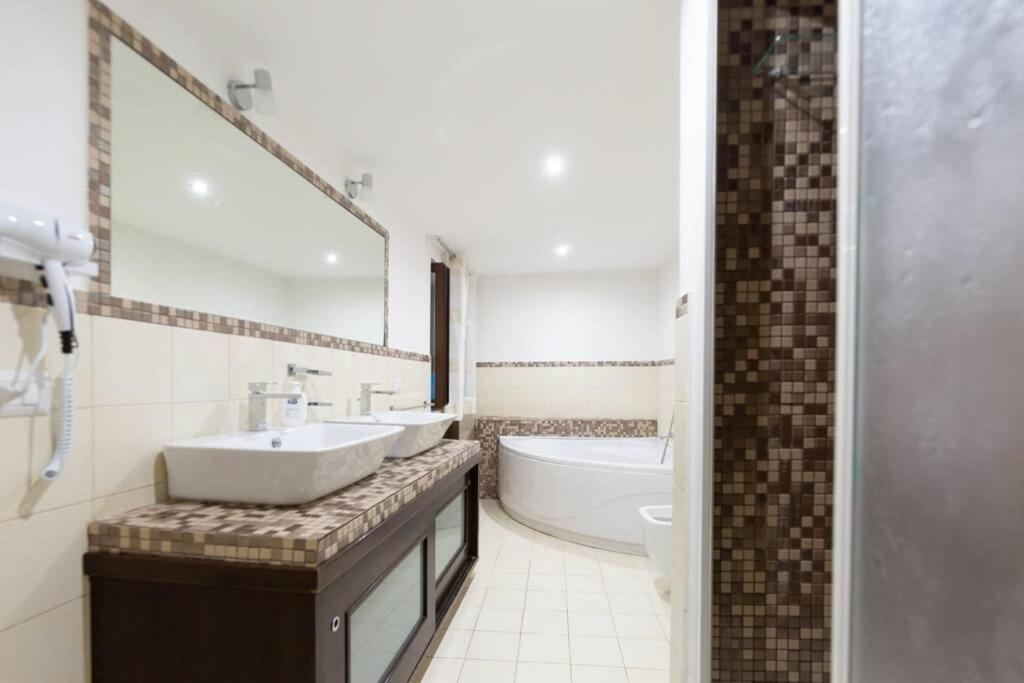 Toledo Jacuzzi Appartment Naples Extérieur photo